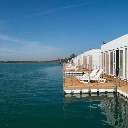Marina Uno Floating Resort Lignano Sabbiadoro Room photo