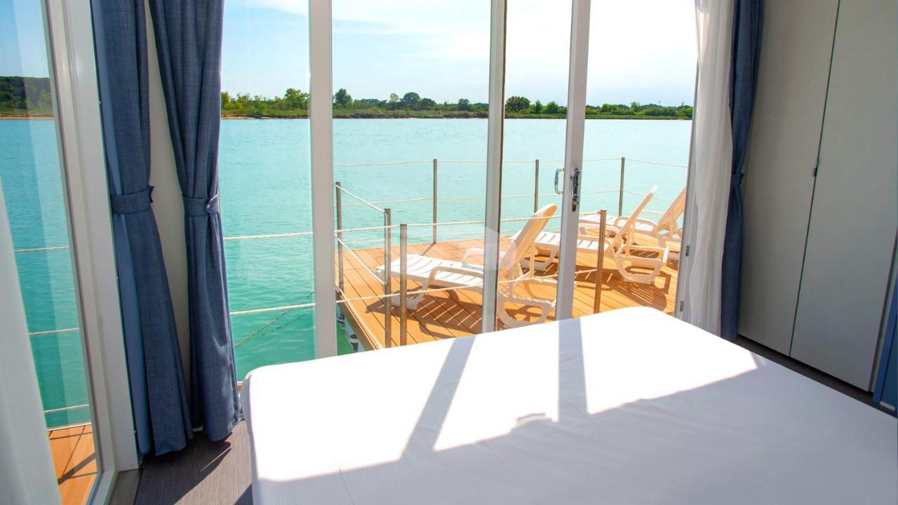Marina Uno Floating Resort Lignano Sabbiadoro Exterior photo