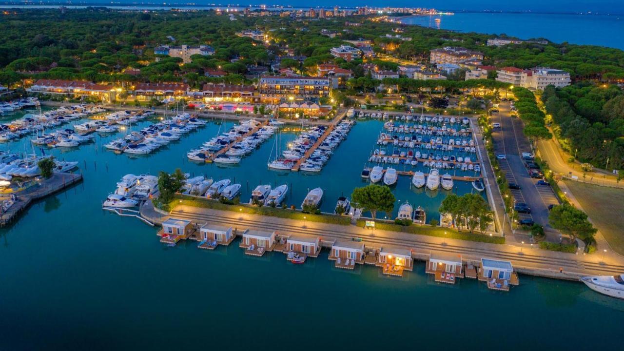 Marina Uno Floating Resort Lignano Sabbiadoro Exterior photo