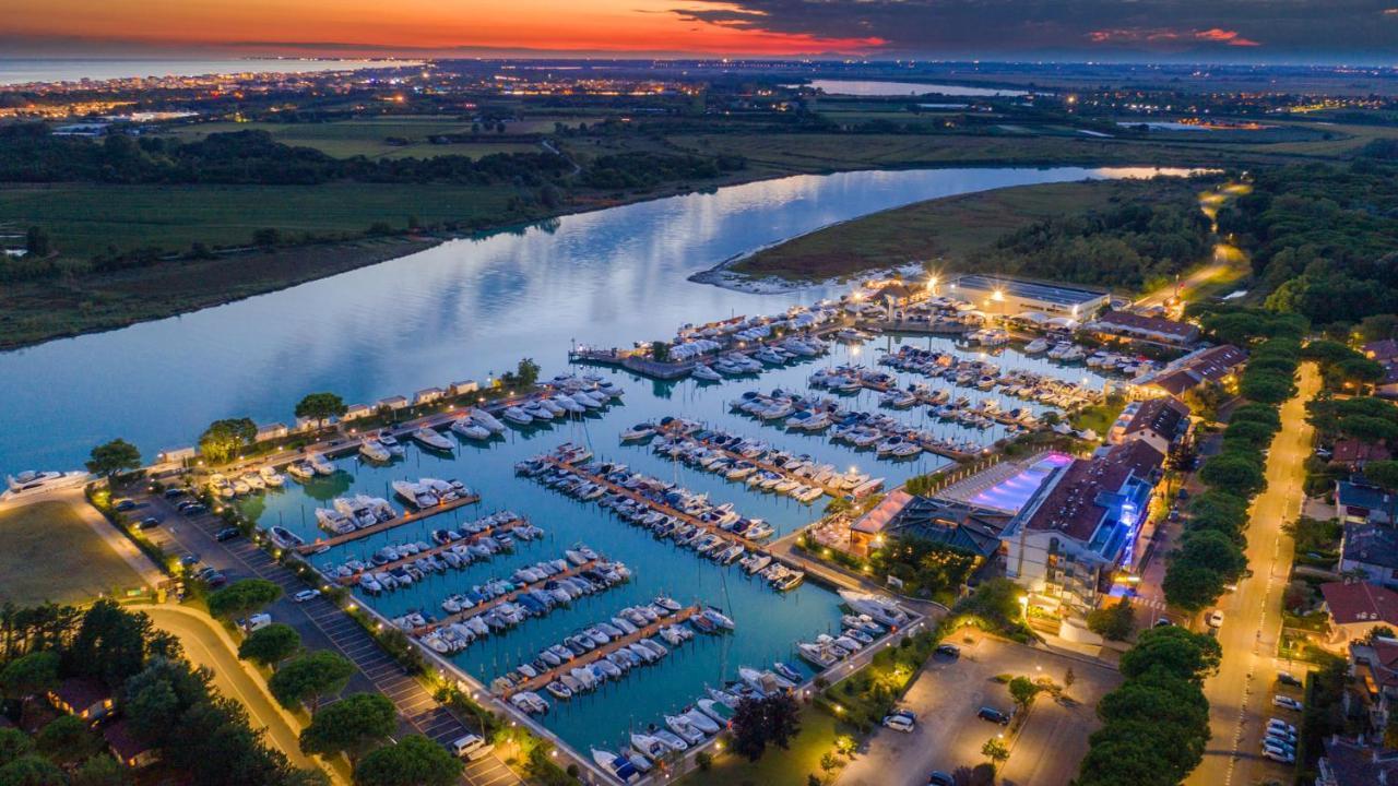 Marina Uno Floating Resort Lignano Sabbiadoro Exterior photo