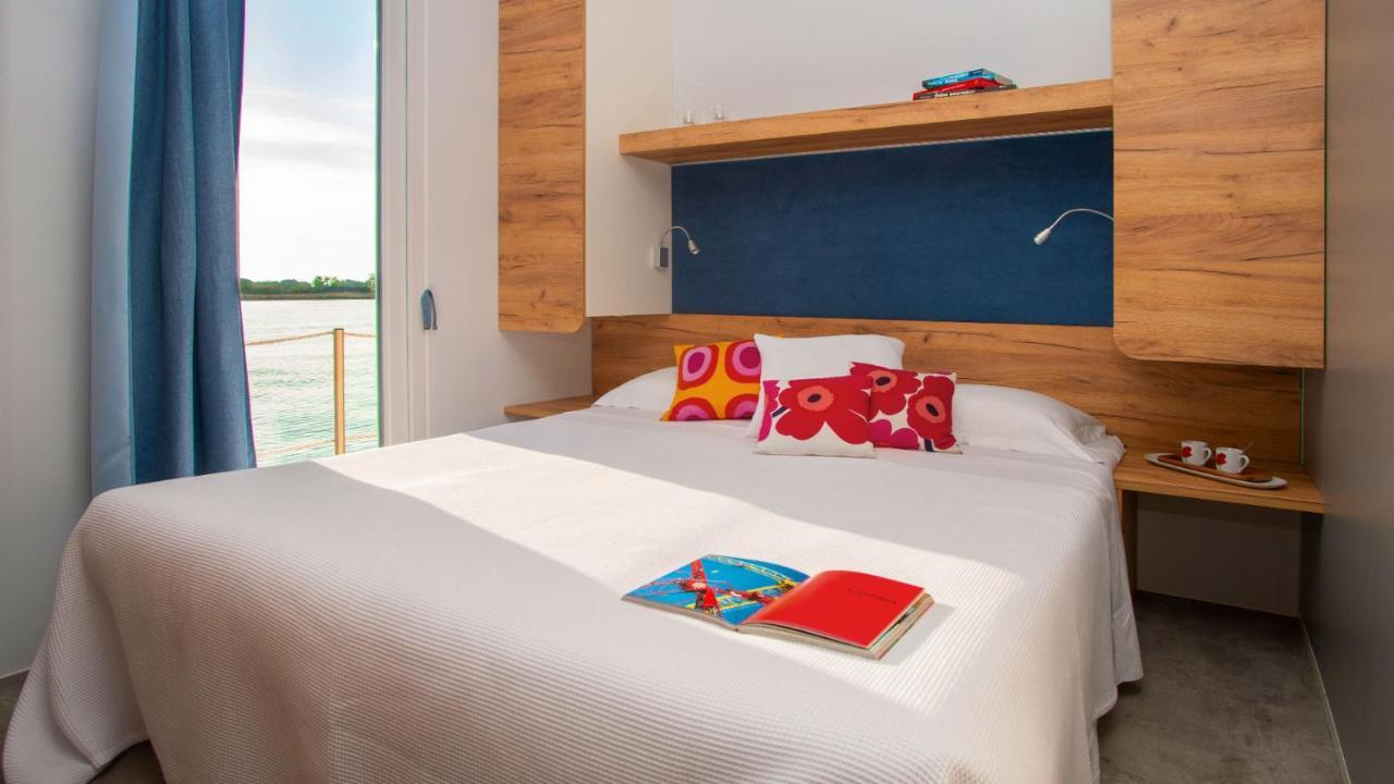 Marina Uno Floating Resort Lignano Sabbiadoro Exterior photo